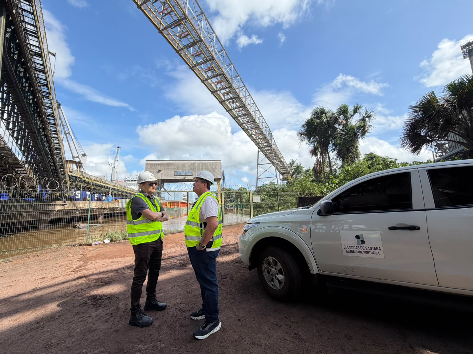 Diretoria da CDSA vistoria montagem do novo Ship Loader que ampliará capacidade de embarque 
