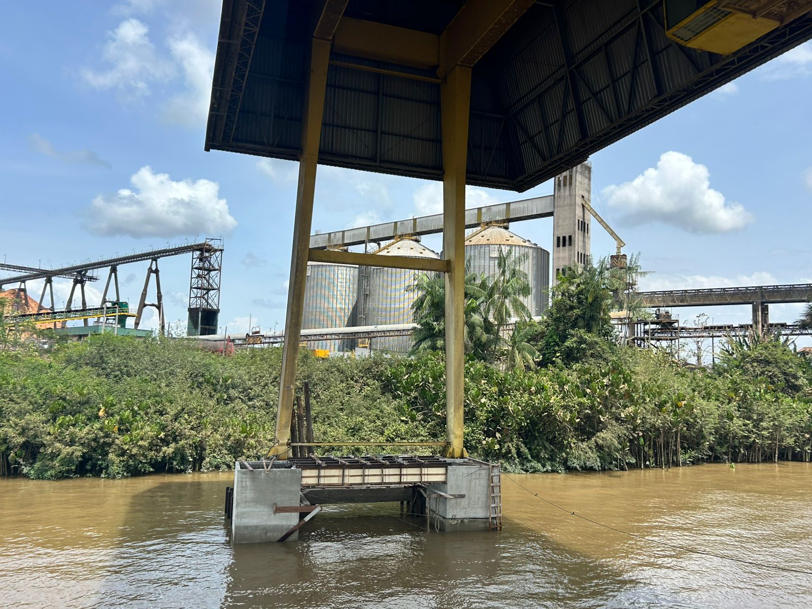 Obra de reposição do pórtico de descarregamento avança no Píer 2 da CDSA